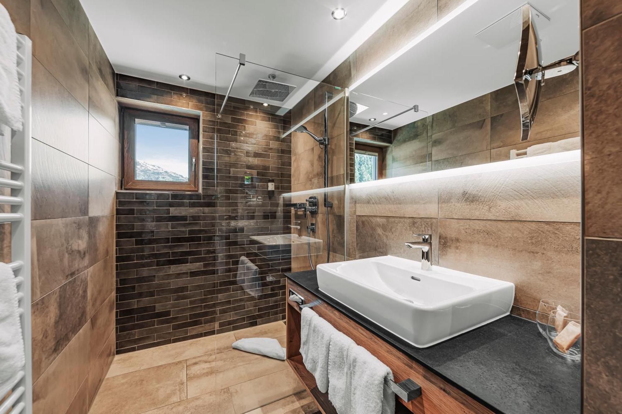 Alpina Hotel 3*